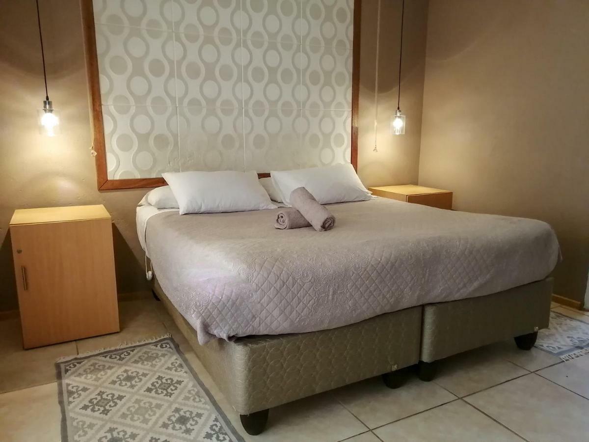 Goedehoop Guesthouse Zeerust ภายนอก รูปภาพ